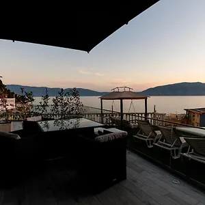 Hakuna Matata & Villa Vlorë